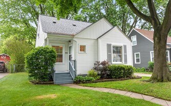 551 E Baker Ave in Clawson, MI - Building Photo