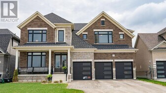 21 Wintergreen Ln in Adjala-Tosorontio, ON - Building Photo