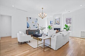 11021 Royalshire Dr in Dallas, TX - Building Photo - Building Photo
