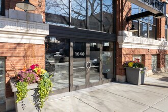 No. Ten Lofts in Chicago, IL - Foto de edificio - Building Photo