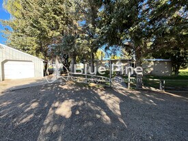 434 E 9000 S in Rexburg, ID - Building Photo