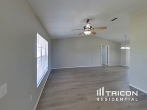 3026 Aldoro Ave in Spring Hill, FL - Building Photo - Building Photo