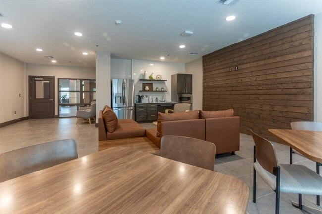 1515 Roosevelt Ave in San Antonio, TX - Foto de edificio - Building Photo