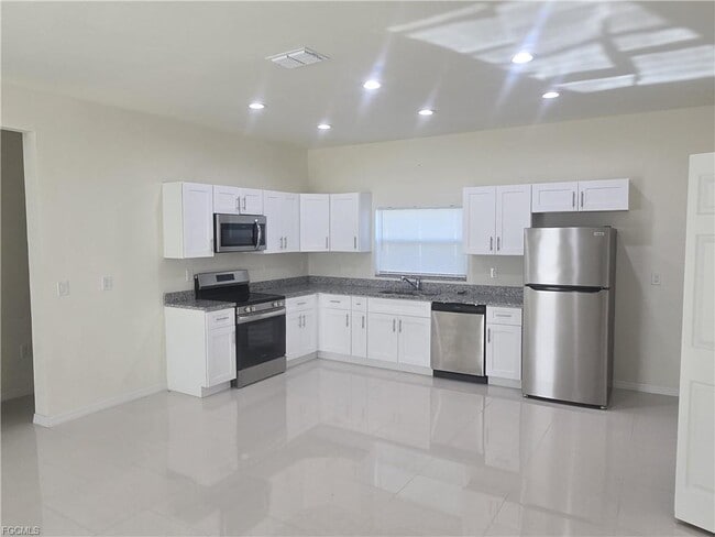 2709 25th St SW in Lehigh Acres, FL - Building Photo - Building Photo