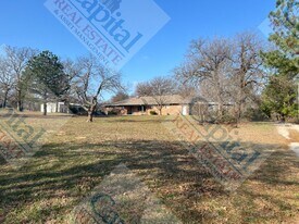 8000 108th Ave NE in Norman, OK - Building Photo