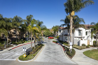 Parkside Villas in Simi Valley, CA - Foto de edificio - Building Photo