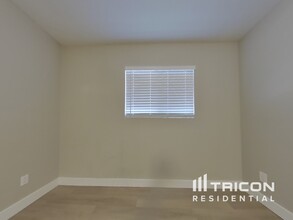 14246 N 41st Ave in Phoenix, AZ - Building Photo - Building Photo