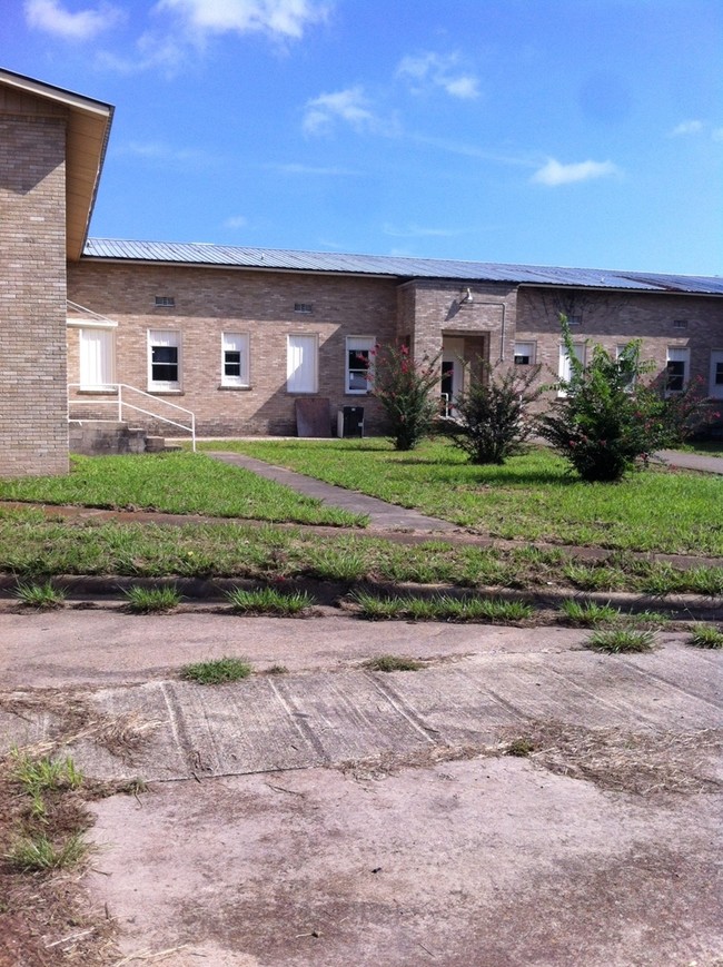 Edlerberry Apartments in Clarksville, TX - Building Photo - Building Photo