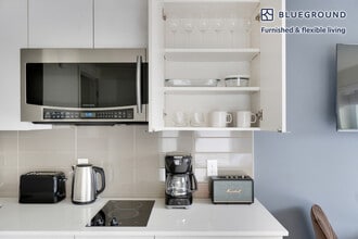 5001 Brooklyn Ave NE-Unit -FL2-ID919 in Seattle, WA - Building Photo - Building Photo