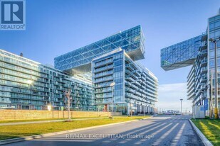 39 Queens Quay E in Toronto, ON - Building Photo
