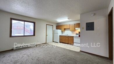 1315 34th St Cir S in Moorhead, MN - Building Photo - Building Photo