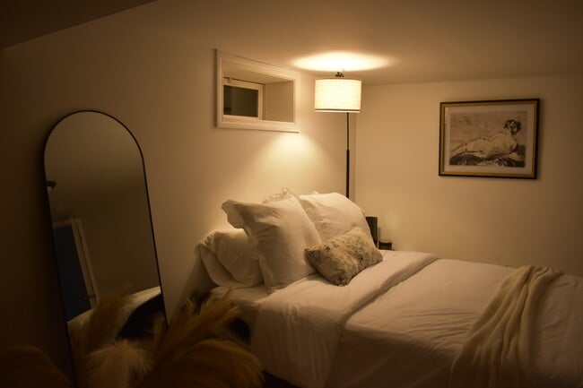 256 Aqueduct Rd, Unit 256 Aqueduct Rd