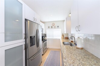 12022 SW 110th St Cir E in Miami, FL - Building Photo - Building Photo