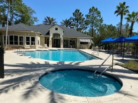 1655 The Greens Way in Jacksonville Beach, FL - Building Photo