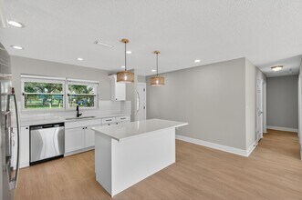 8110 Macoma Dr NE in St. Petersburg, FL - Building Photo - Building Photo