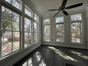 4090 Runyon Rd in Addison, TX - Foto de edificio - Building Photo