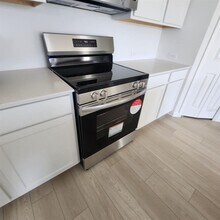 6432 DOMIZIO Dr in Cypress Gardens, FL - Building Photo - Building Photo