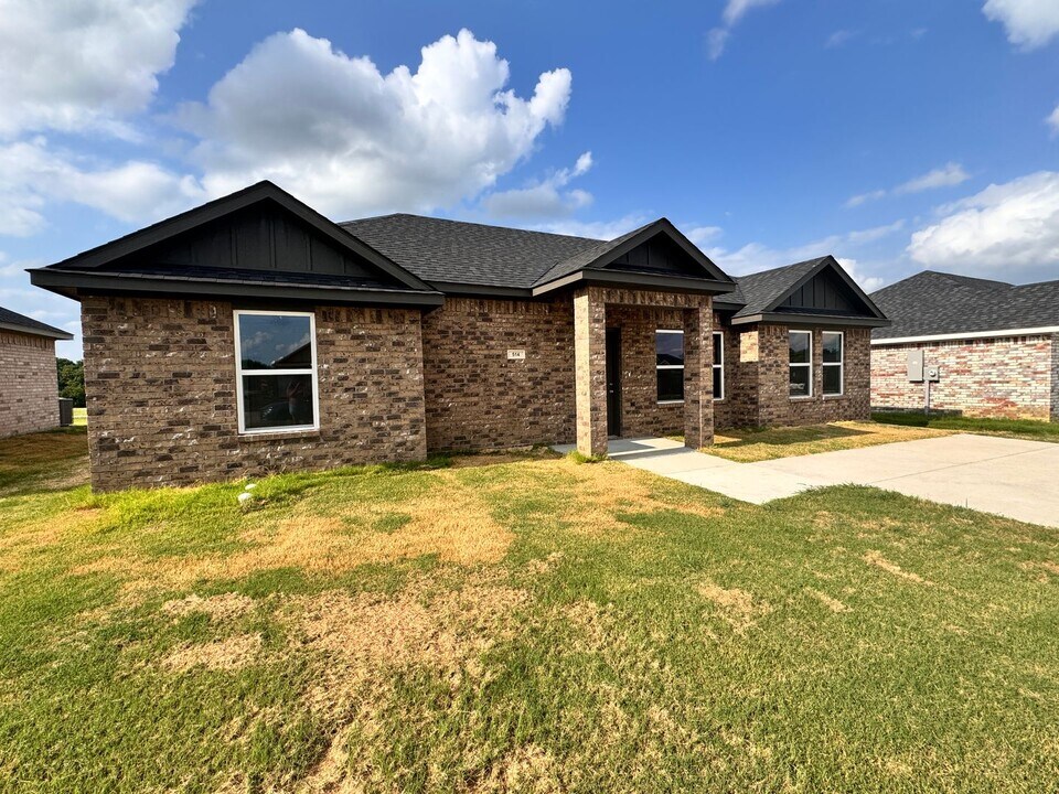 514 Sweet Pea Ln in Madill, OK - Building Photo