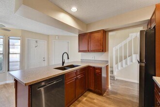 1475 Lake Mango Way, Unit Room 4 in 4B4B (Private Bathroom) in West Palm Beach, FL - Building Photo - Building Photo
