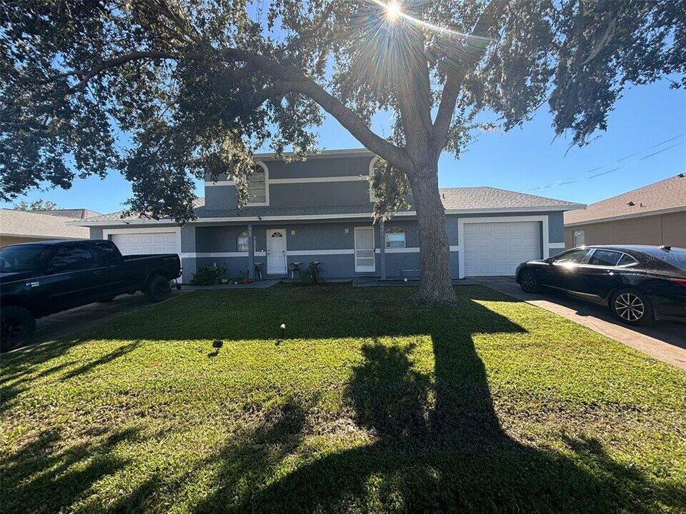 671 Royalty Ct in Poinciana, FL - Building Photo
