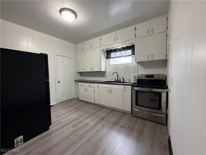 1013 Prospect St NW in New Philadelphia, OH - Building Photo - Building Photo