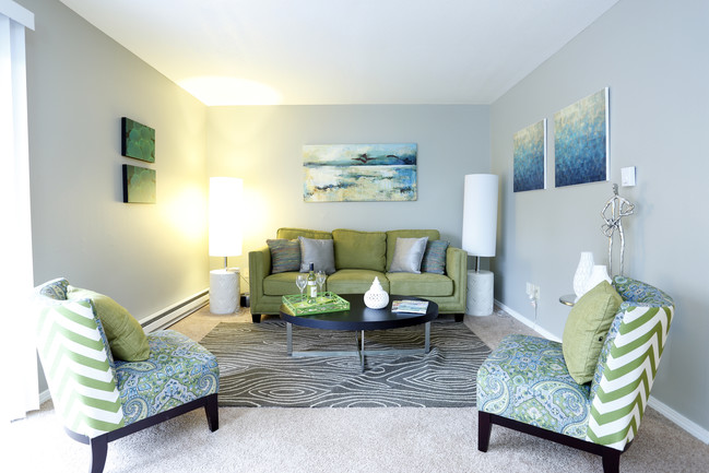 RENTON SAGE APARTMENTS in Renton, WA - Building Photo - Interior Photo