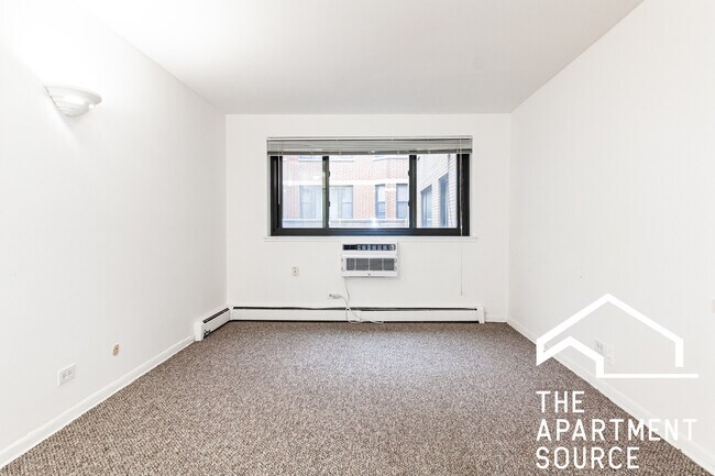 540 W Roscoe St, Unit 288 in Chicago, IL - Building Photo - Building Photo