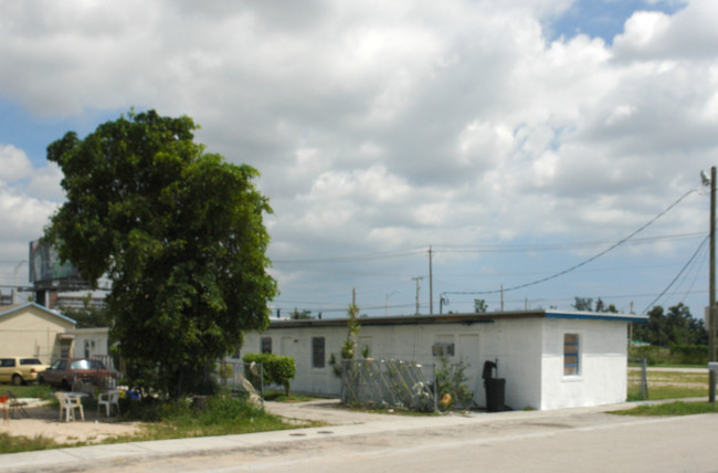 4013 SW 18th St in Hollywood, FL - Building Photo - Building Photo