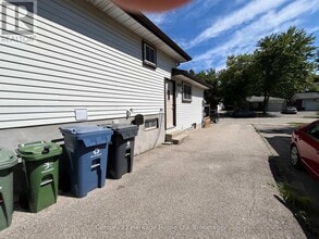 375 W Acres Dr in Guelph, ON - Building Photo - Building Photo