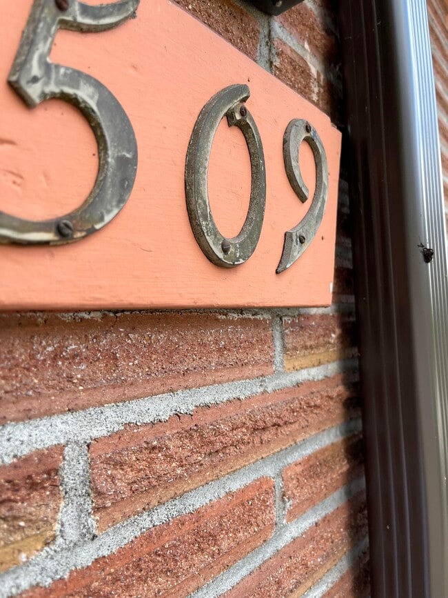 property at 509 N Bowdoin Pl