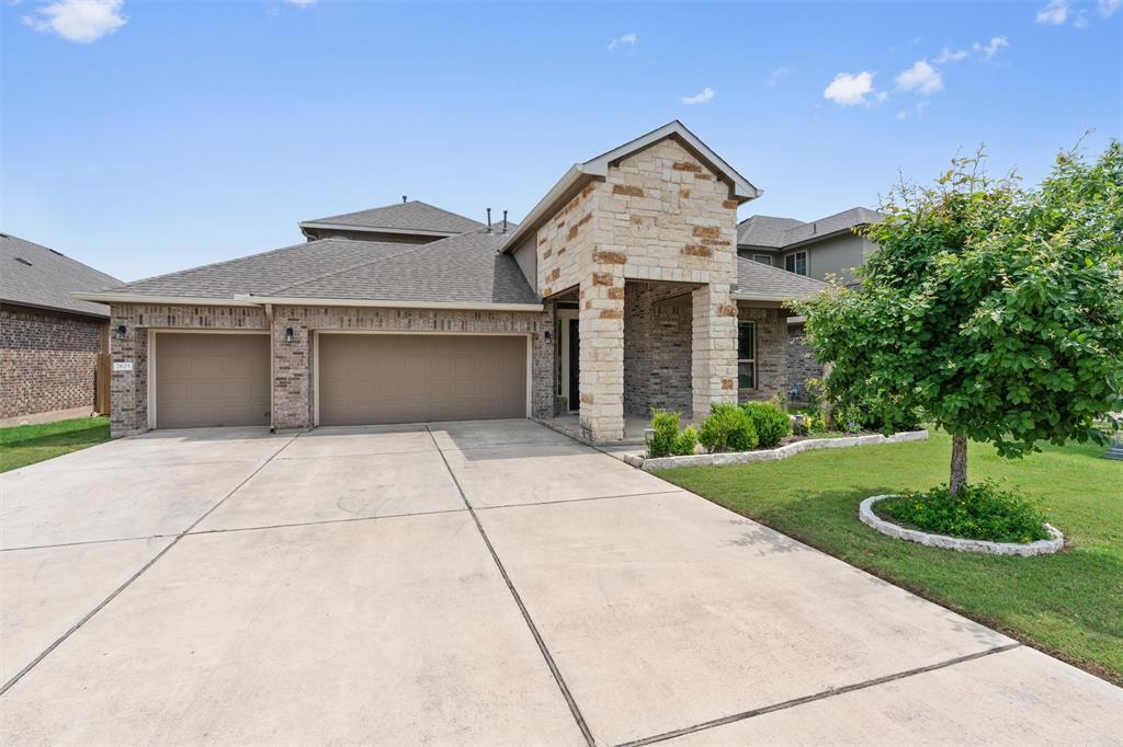 2625 Bowen St in Leander, TX - Building Photo