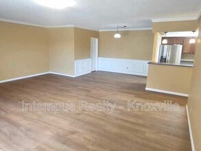 5709 Lyons View Pike in Knoxville, TN - Foto de edificio - Building Photo