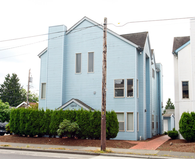 1203 85th St in Seattle, WA - Foto de edificio - Building Photo