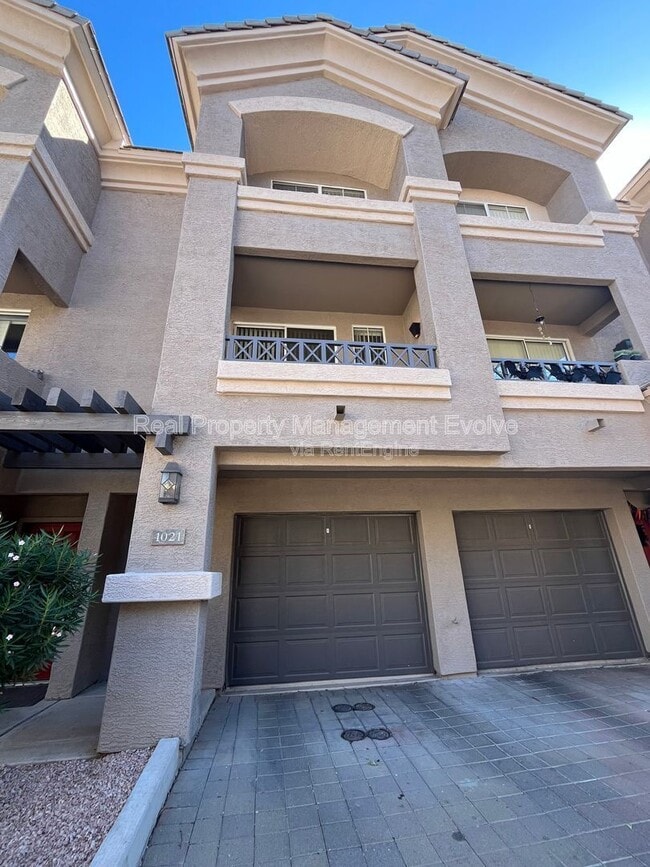 4455 E Paradise Vlg Pkwy S in Phoenix, AZ - Foto de edificio - Building Photo