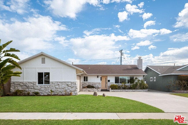 property at 14592 Belmar Cir