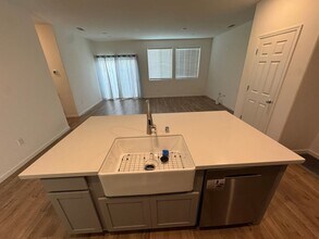 3042 E Seeger Ave in Visalia, CA - Building Photo - Building Photo