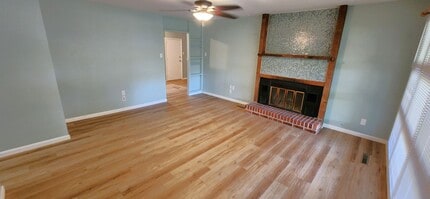 3913 SW Dixie Ct in Topeka, KS - Building Photo - Building Photo