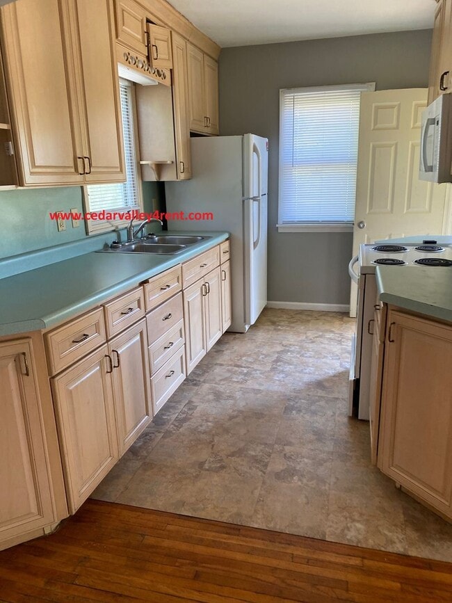 642 Sherman Ave in Waterloo, IA - Building Photo - Building Photo