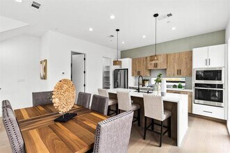604 N Ewing Ave in Dallas, TX - Building Photo - Building Photo