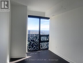 55 Charles St E in Toronto, ON - Building Photo - Building Photo