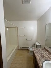 2320-2322 Holiday Dr in Janesville, WI - Building Photo - Building Photo