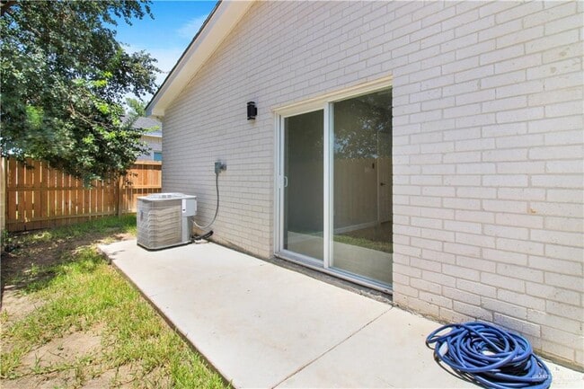 810 Athol St in Pharr, TX - Building Photo - Building Photo