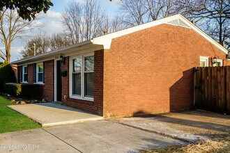 6404 Venango Dr in Louisville, KY - Building Photo - Building Photo