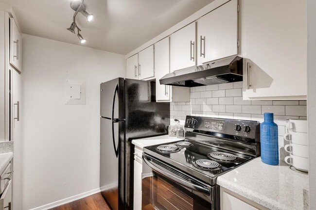 Cheap Studio Denver Apartments for Rent from $900 | Denver, CO