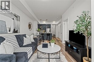 450 Dundas St E in Waterdown, ON - Building Photo