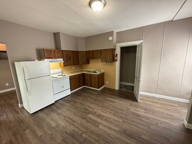 922 N 8th St, Unit Apt 3 in Burlington, IA - Foto de edificio - Building Photo