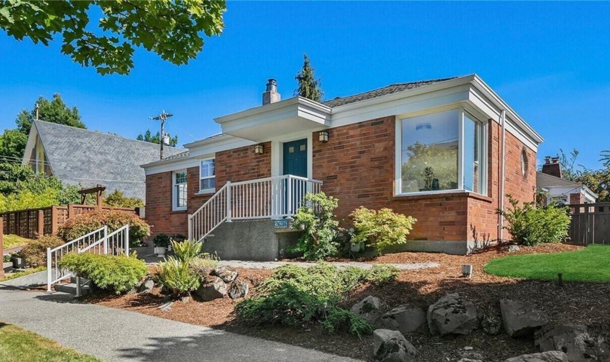2636 Harvard Ave in Seattle, WA - Building Photo