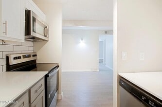 15620 N 25th Ave, Unit 2-2 in Phoenix, AZ - Building Photo - Building Photo