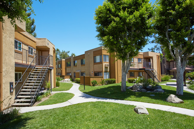 104 Brookstone Apartments in Buena Park, CA - Building Photo - Building Photo