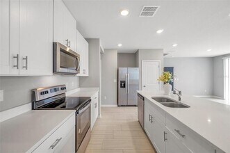 7705 Momentum Pkwy in Wesley Chapel, FL - Building Photo - Building Photo
